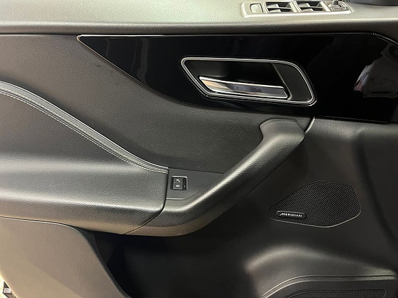 Jaguar F-PACE 25 of 25