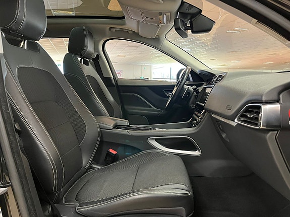Jaguar F-PACE 17 of 25