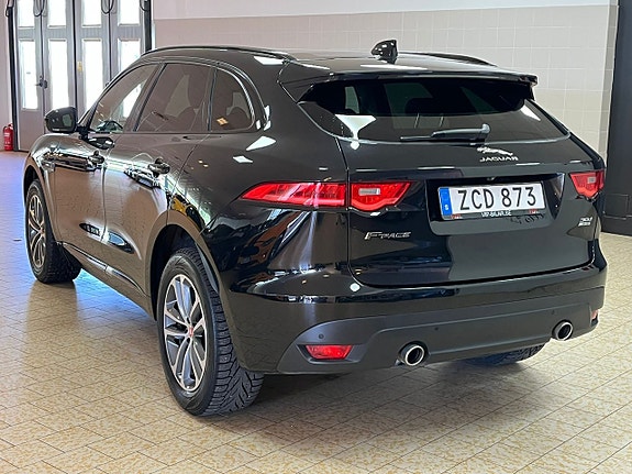 Jaguar F-PACE 4 of 25
