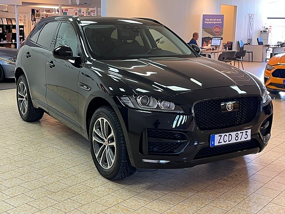 Jaguar F-PACE 8 of 25