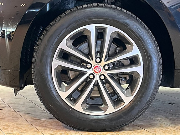 Jaguar F-PACE 10 of 25
