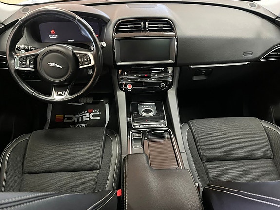 Jaguar F-PACE 15 of 25