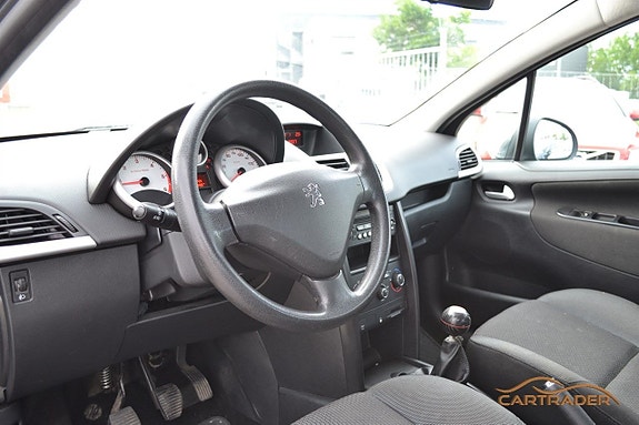 Peugeot 207 8 of 14