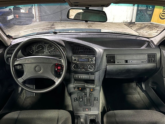 BMW 320 11 of 14