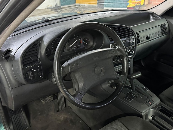BMW 320 13 of 14
