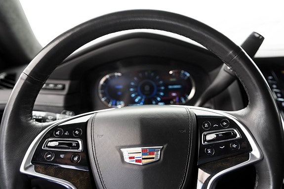 Cadillac Escalade 8 of 23