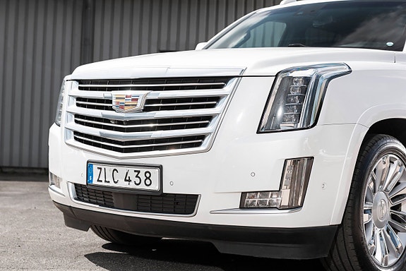 Cadillac Escalade 6 of 23