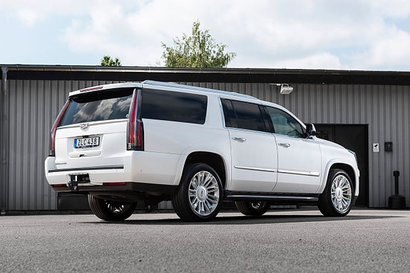 Cadillac Escalade 2 of 5