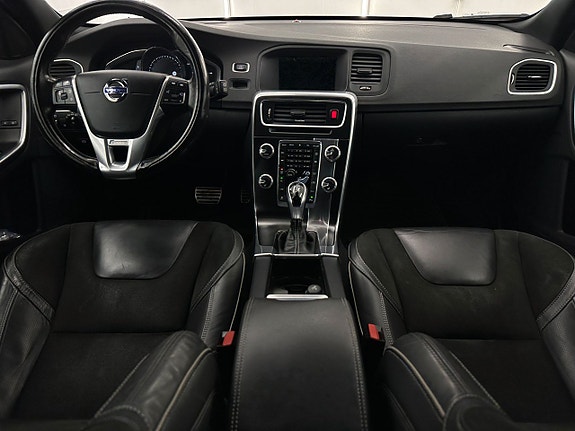 Volvo V60 11 of 27