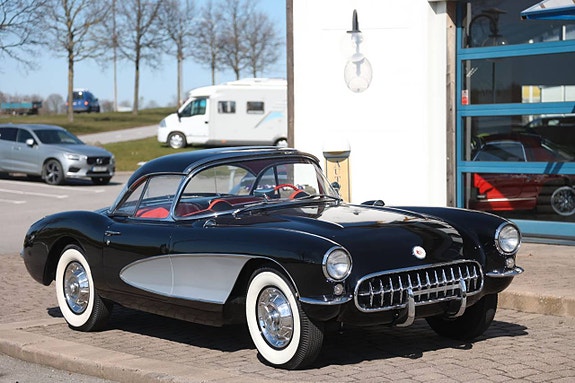 Chevrolet Corvette 8 of 18