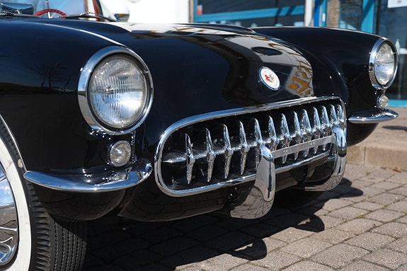 Chevrolet Corvette 11 of 18