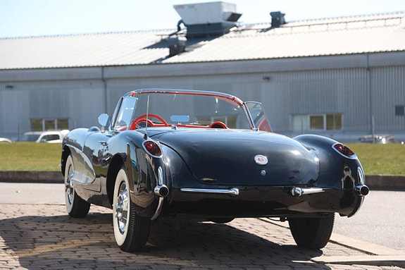 Chevrolet Corvette 5 of 18