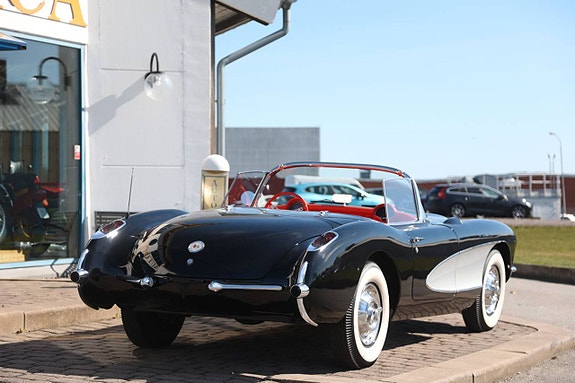 Chevrolet Corvette 4 of 18