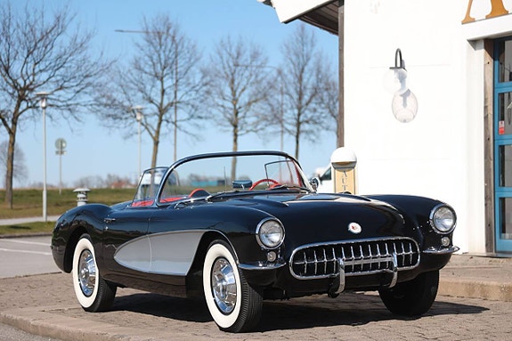 Chevrolet Corvette 2 of 18