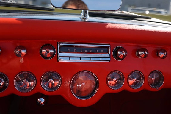Chevrolet Corvette 18 of 18