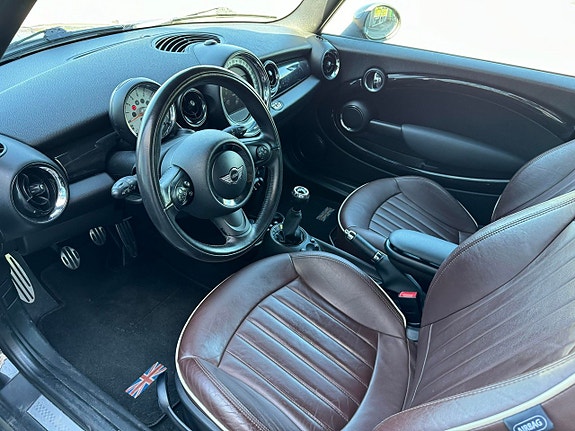 MINI Cooper S 11 of 17