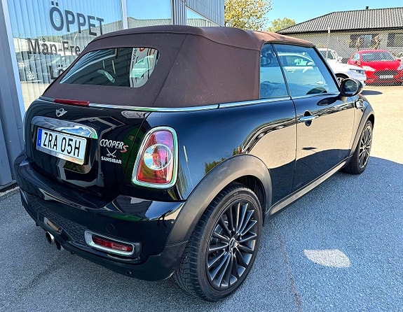 MINI Cooper S 9 of 17