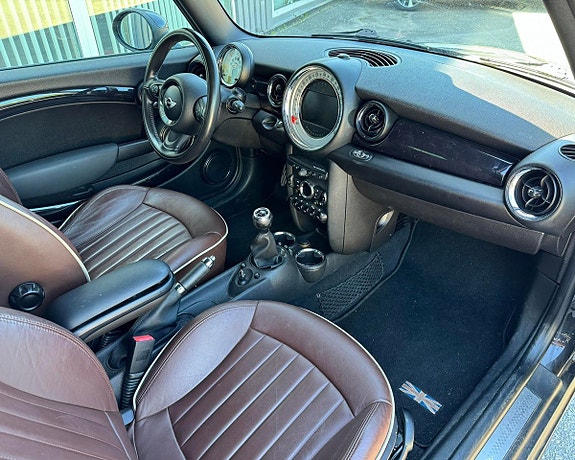 MINI Cooper S 10 of 17