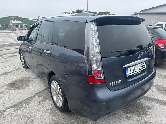 Mitsubishi Grandis 9 of 20