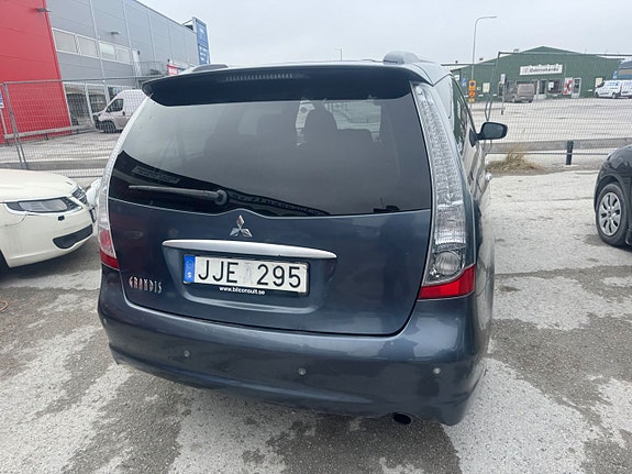 Mitsubishi Grandis 10 of 20