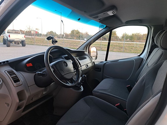 Opel Vivaro 5 of 5