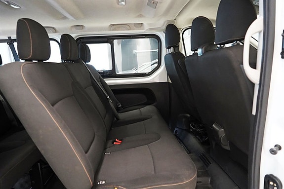 Renault Trafic 11 of 12