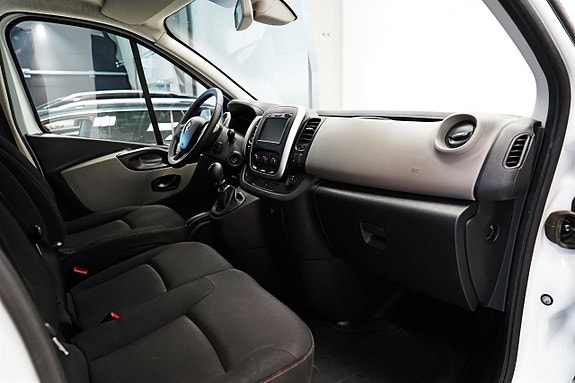 Renault Trafic 10 of 12