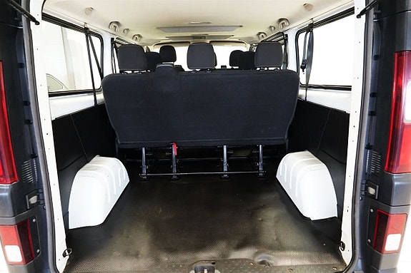 Renault Trafic 4 of 12