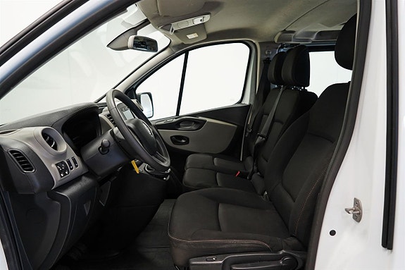 Renault Trafic 6 of 12