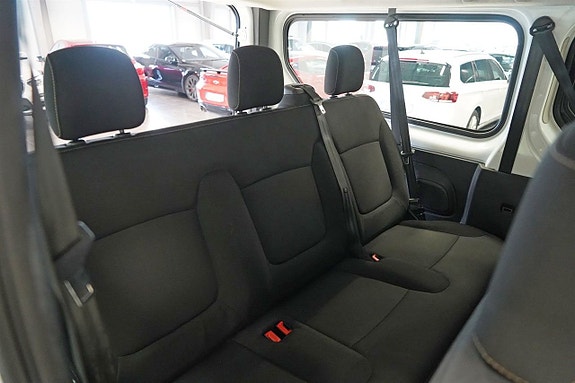 Renault Trafic 12 of 12