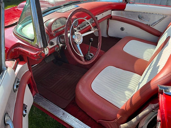 Ford Thunderbird 12 of 23