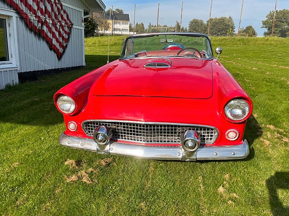 Ford Thunderbird 4 of 5