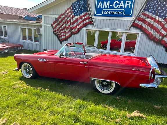 Ford Thunderbird 2 of 5