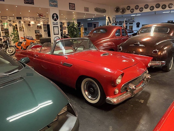 Ford Thunderbird 21 of 23