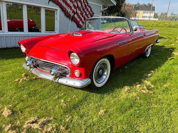 Ford Thunderbird 9 of 23