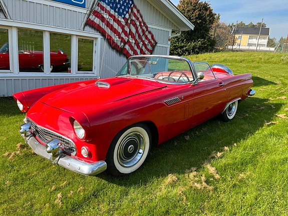 Ford Thunderbird 3 of 5