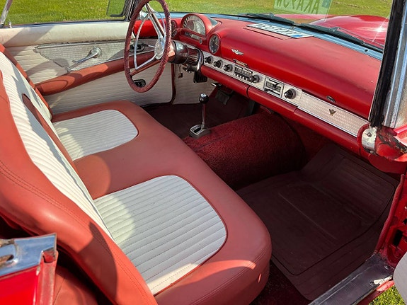 Ford Thunderbird 16 of 23