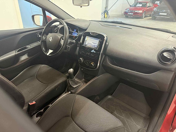 Renault Clio 11 of 12