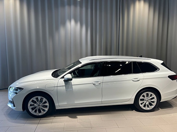 Skoda Superb 2 of 5