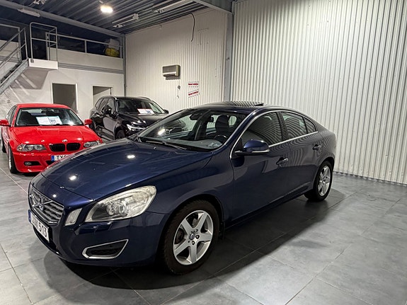 Volvo S60 3 of 5
