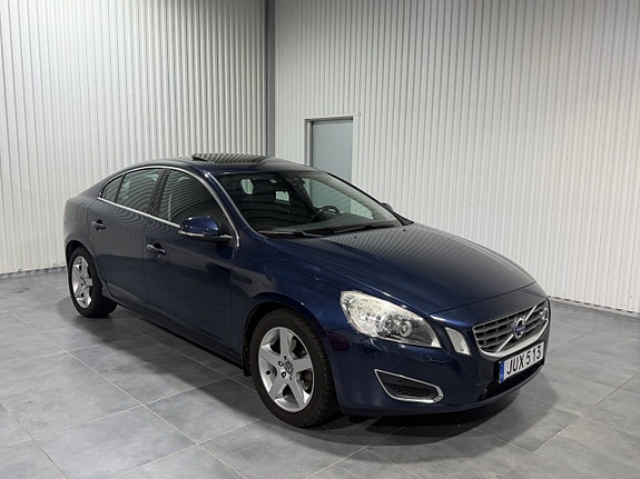 Volvo S60 2 of 5