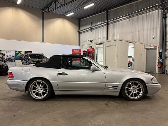Mercedes-Benz SL500 4 of 5