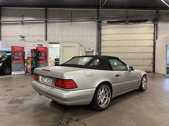 Mercedes-Benz SL500 5 of 5