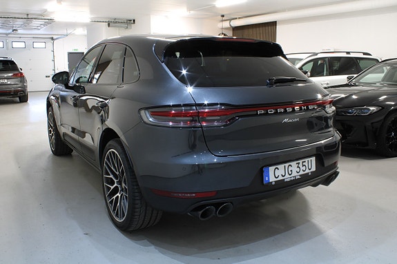 Porsche Macan 3 of 5