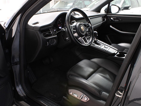 Porsche Macan 5 of 5