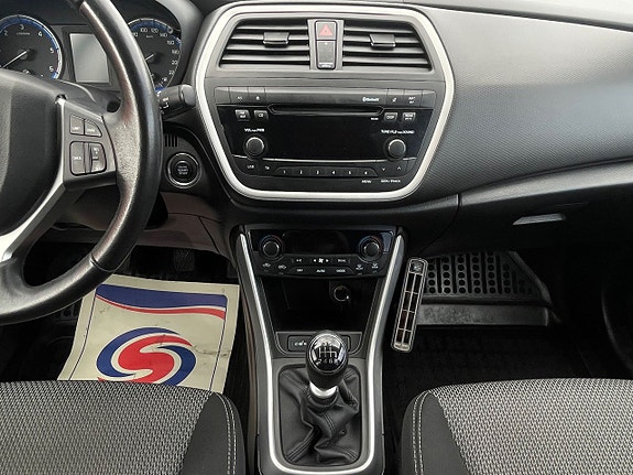 Suzuki S-Cross 17 of 26