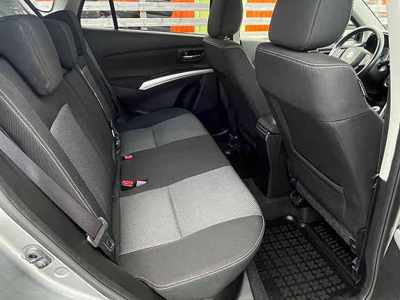 Suzuki S-Cross 13 of 26