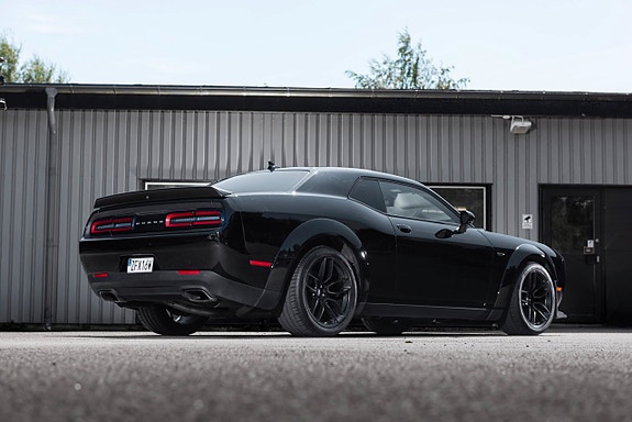 Dodge Challenger 2 of 5