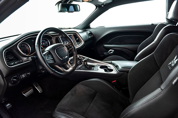 Dodge Challenger 8 of 21