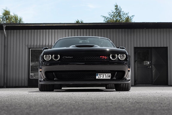 Dodge Challenger 4 of 5